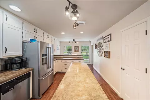 Kitchen - 600 Hampton Hall Ln, Conroe, TX 77302 photo 3 of 5