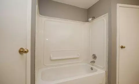 Bath - 3111 Oak Rock Cir, Spring, TX 77373 photo 2 of 3