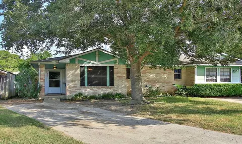 Exterior - 3111 Oak Rock Cir, Spring, TX 77373 photo 2 of 4