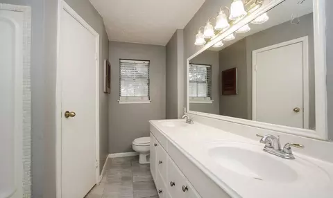 Bath - 3111 Oak Rock Cir, Spring, TX 77373 photo 1 of 3