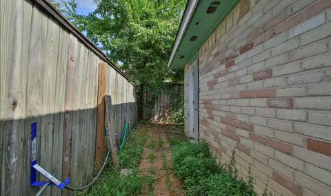 Exterior - 3111 Oak Rock Cir, Spring, TX 77373 photo 3 of 4