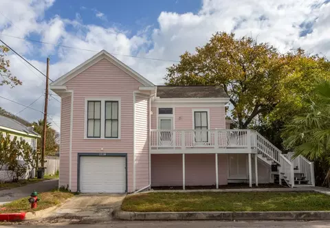 1114 12th St, Galveston, TX 77550