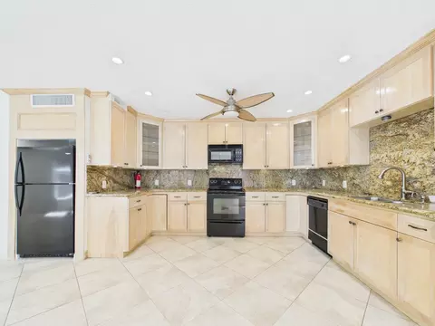 2824 Briarhurst Dr #13, Houston, TX 77057