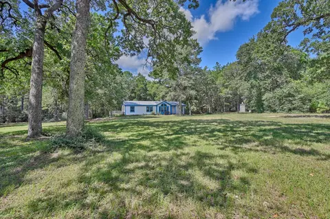 1040 Elm Crst, New Ulm, TX 78950