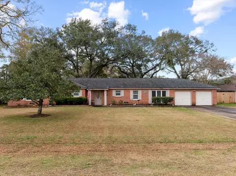 910 6th St, Bay City, TX 77414