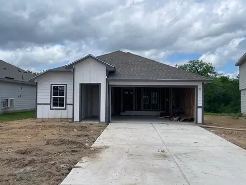 1272 Hickory Grove St, Brenham, TX 77833