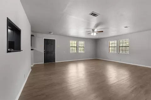 Living - 5 Top Flite Ln, Trinity, TX 75862 photo 4 of 6