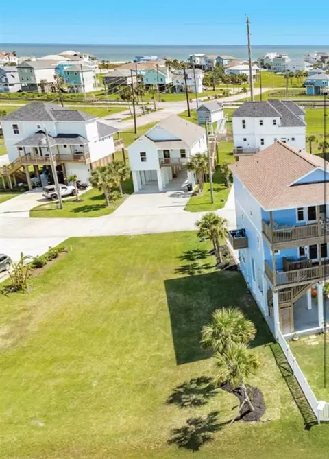 25214 Sausalito Dr, Galveston, TX 77554