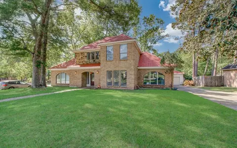 5422 Windy Lake Dr, Houston, TX 77345
