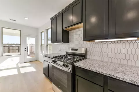 Kitchen - 4221 Red Cedar Ring Ln, Pinehurst, TX 77362 photo 6 of 7