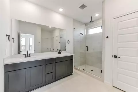 Bath - 4221 Red Cedar Ring Ln, Pinehurst, TX 77362 photo 3 of 7