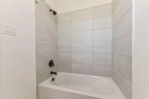 Bath - 4221 Red Cedar Ring Ln, Pinehurst, TX 77362 photo 7 of 7