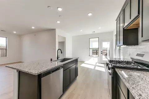 Kitchen - 4221 Red Cedar Ring Ln, Pinehurst, TX 77362 photo 4 of 7
