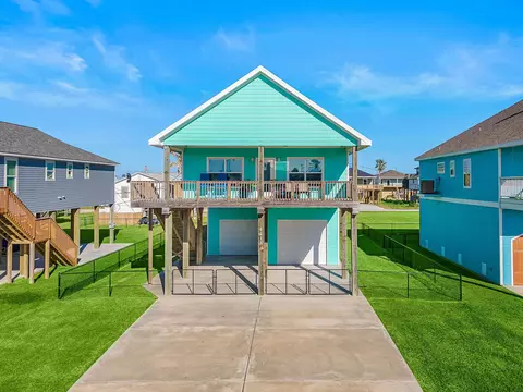4211 Navarro Dr, Galveston, TX 77554