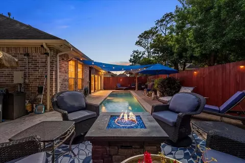 1607 S Primavera Dr, Pearland, TX 77581