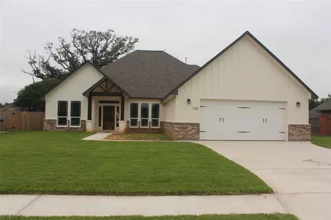 109 Gadwall Dr, Clute, TX 77531