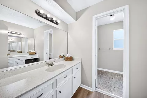 Bath - 6507 Spring Leaf Dr, Spring, TX 77379 photo 5 of 7