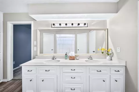 Bath - 6507 Spring Leaf Dr, Spring, TX 77379 photo 3 of 7