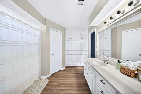 Bath - 6507 Spring Leaf Dr, Spring, TX 77379 photo 2 of 7