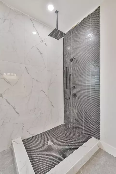 Bath - 40 Trellis Ct, Conroe, TX 77304 photo 2 of 3