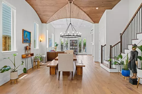 533 W 27th St, Houston, TX 77008