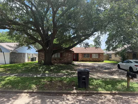 418 Merriweather St, Webster, TX 77598