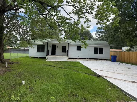 210 E Doel Bean St, Kirbyville, TX 75956