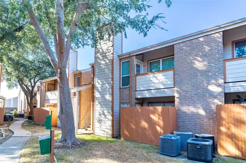 10202 Forum Park Dr #211, Houston, TX 77036