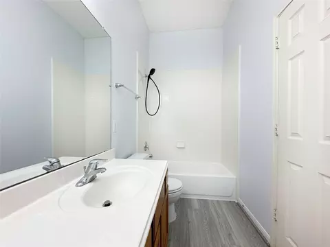 Bath - 2910 Lemmingham Dr, Spring, TX 77388 photo 2 of 5