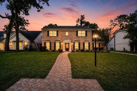 707 Thistlewood Dr, Houston, TX 77079
