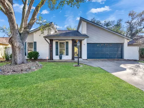 32 Sarita Rd, Angleton, TX 77515
