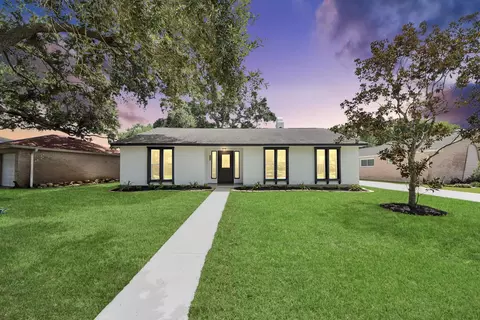 16114 Forest Bend Ave, Friendswood, TX 77546