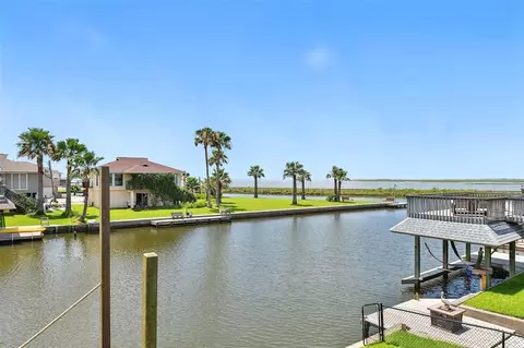 1127 Redfish St, Bayou Vista, TX 77563