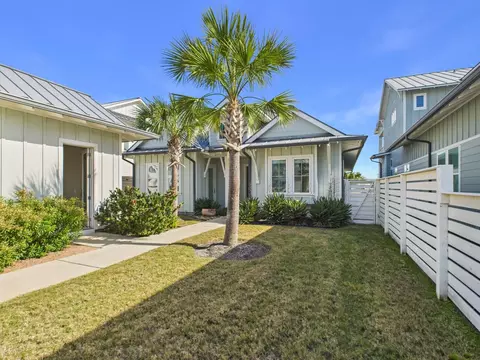 150 Foxtail Ln, Rockport, TX 78382