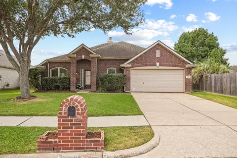 4926 Quiet Canyon Dr, Friendswood, TX 77546