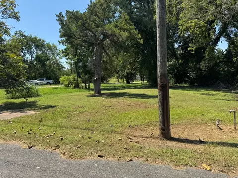 605 N Outlar St, Wharton, TX 77488