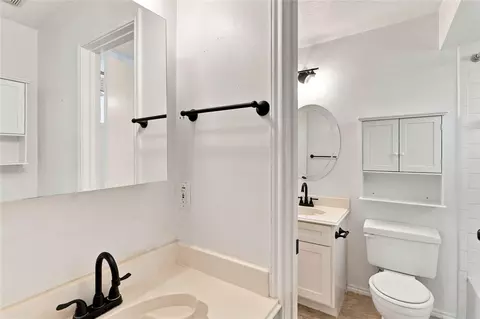 Bath - 22906 Sherioaks Ln, Spring, TX 77389 photo 3 of 4