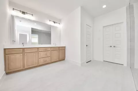 Bath - 3038 Native Spring Dr, Spring, TX 77373 photo 4 of 7