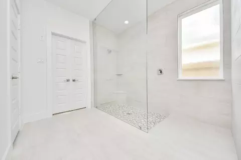 Bath - 3038 Native Spring Dr, Spring, TX 77373 photo 3 of 7