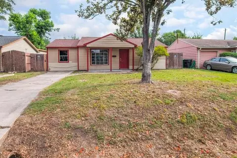 3322 Mccrarey Dr, Houston, TX 77088