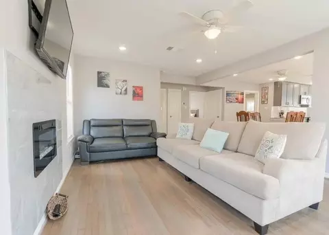 1408 Bowie Dr, Galveston, TX 77551