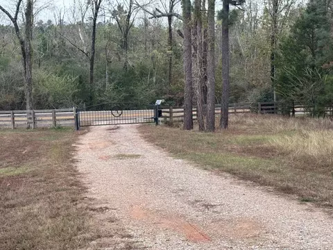 3901 E Fm 942, Livingston, TX 77351