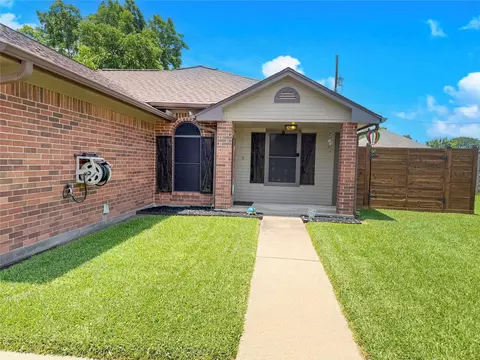 1159 Carey Dr, Angleton, TX 77515