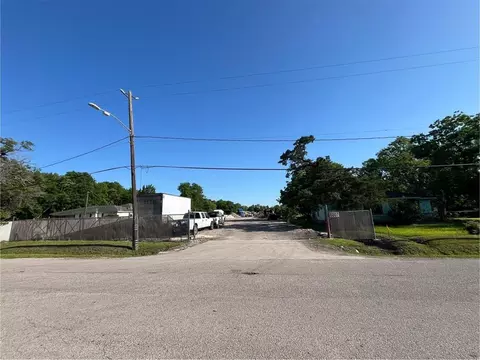 6007 Brookfield Dr, Houston, TX 77085