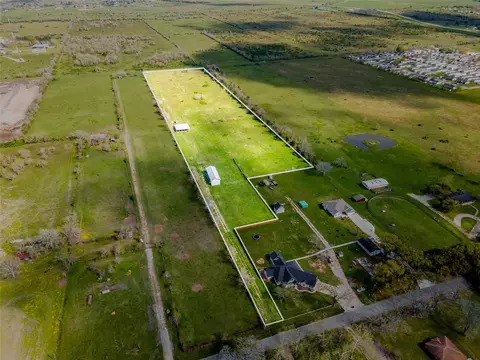 2313 N Shanks Rd, Angleton, TX 77566