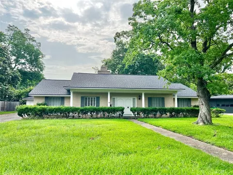 8 Palm Pl, Angleton, TX 77515 photo 1
