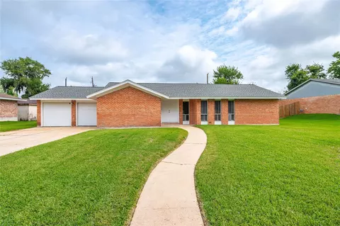414 N Yaupon St, Richwood, TX 77531