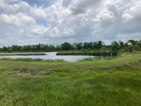 26 Shoreline Dr, Angleton, TX 77515