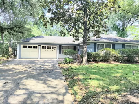 5559 Aspen St, Bellaire, TX 77401