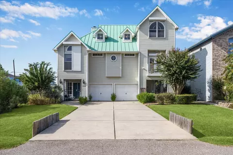 422 Bay Colony Dr, La Porte, TX 77571